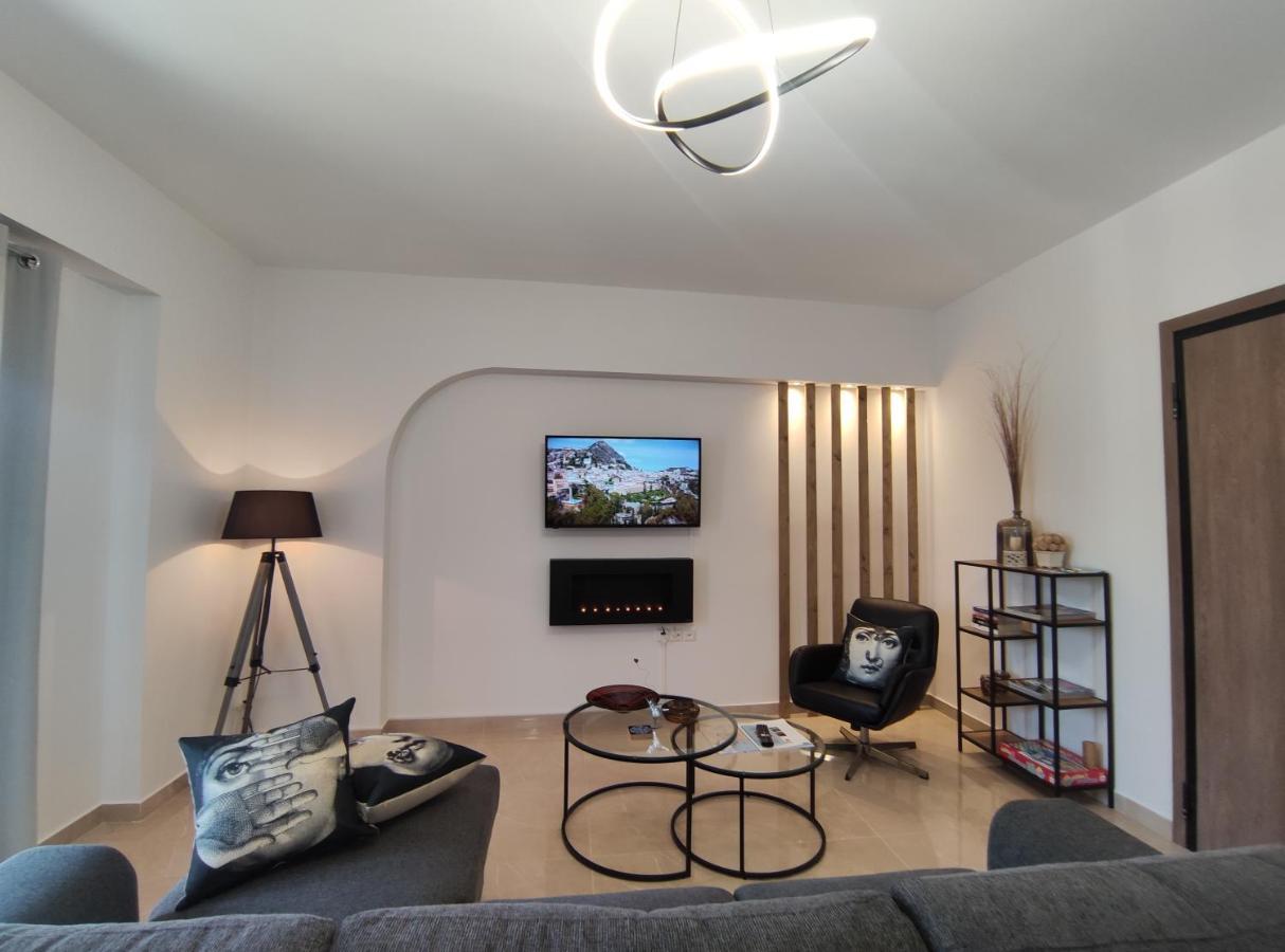 Grey Swan - Modern & Stylish Apartment With Private Parking 沃洛斯 外观 照片